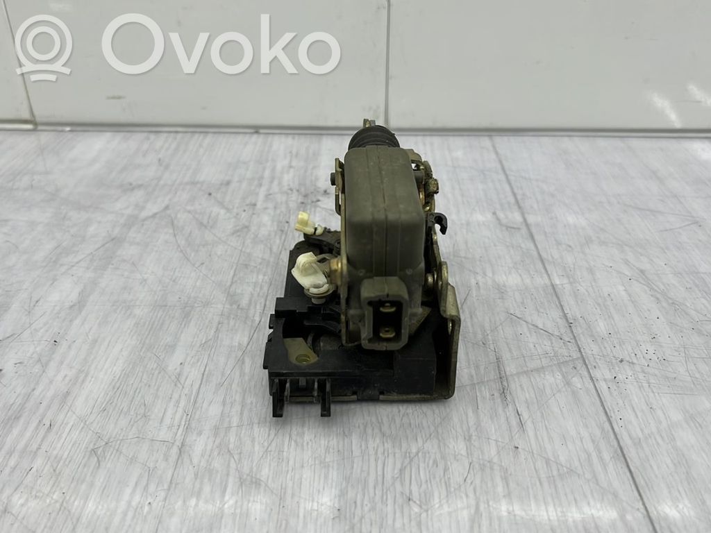 Renault Clio I Front door lock 