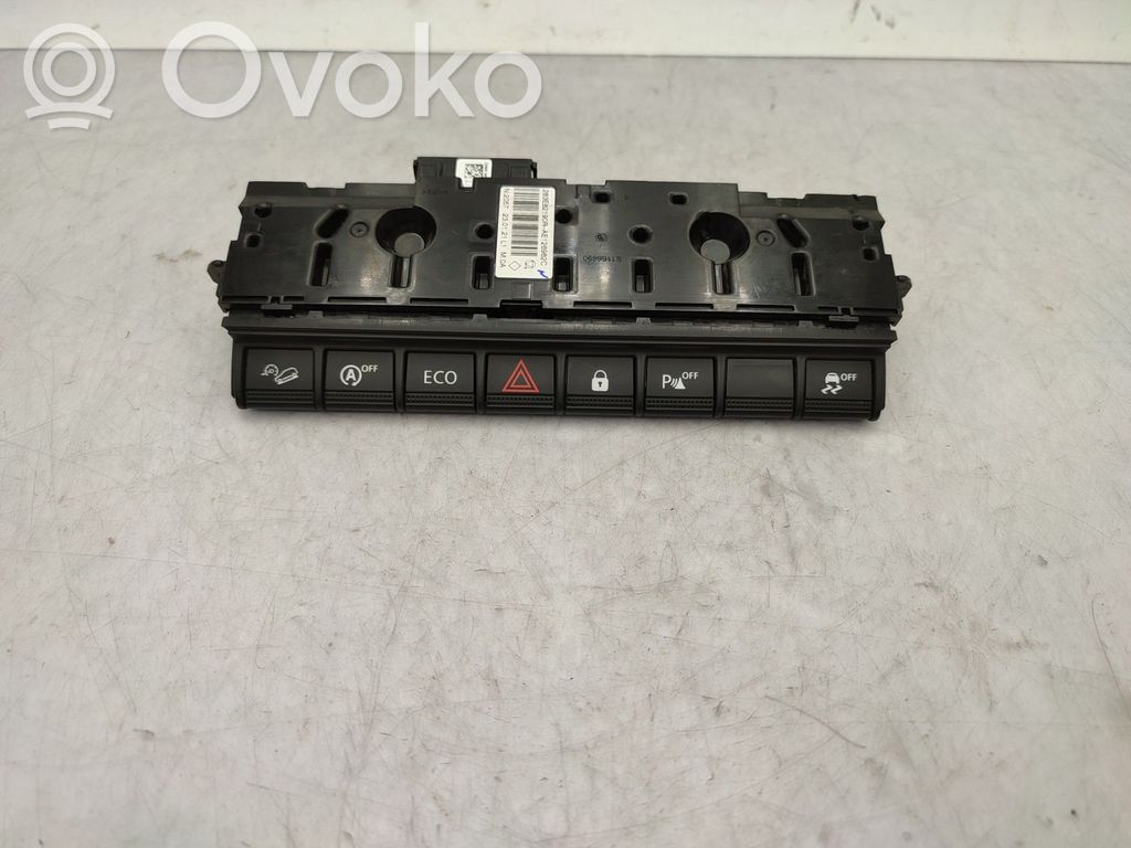 Dacia Duster II Botón interruptor de luz de peligro 