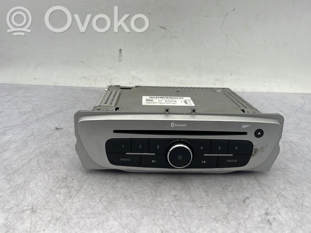 Renault Megane III Panel / Radioodtwarzacz CD/DVD/GPS 