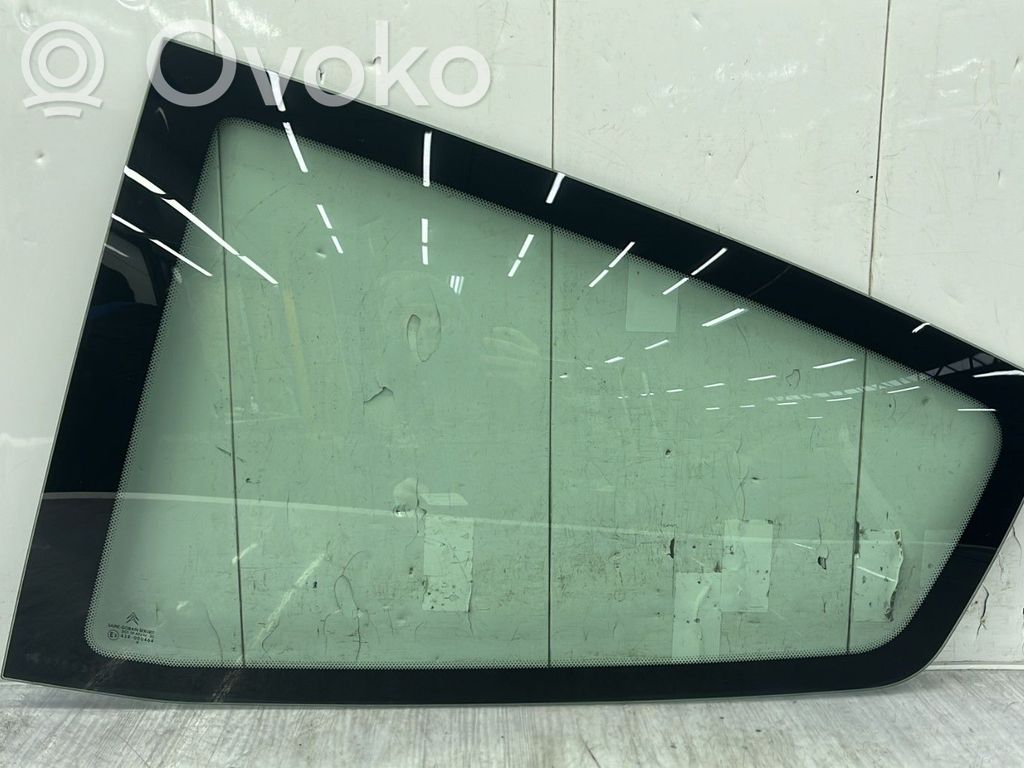 Rear side window   8569CL