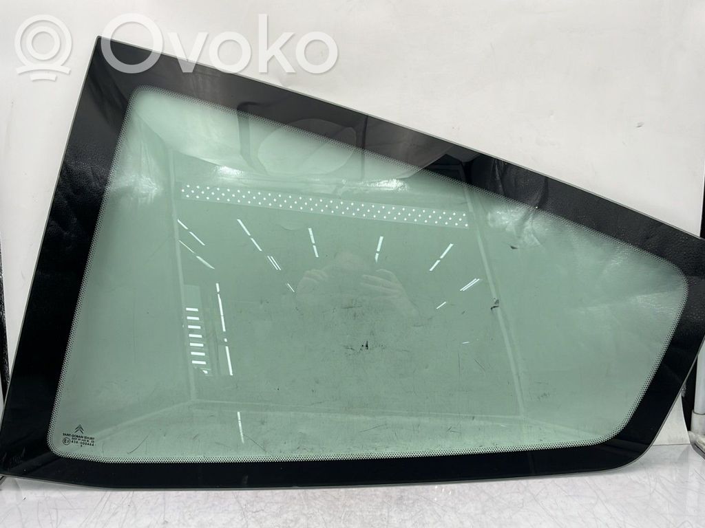 Citroen C2 Rear side window 
