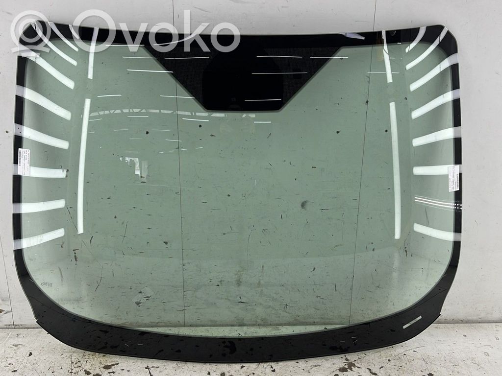 Front windscreen/windshield window   2570452