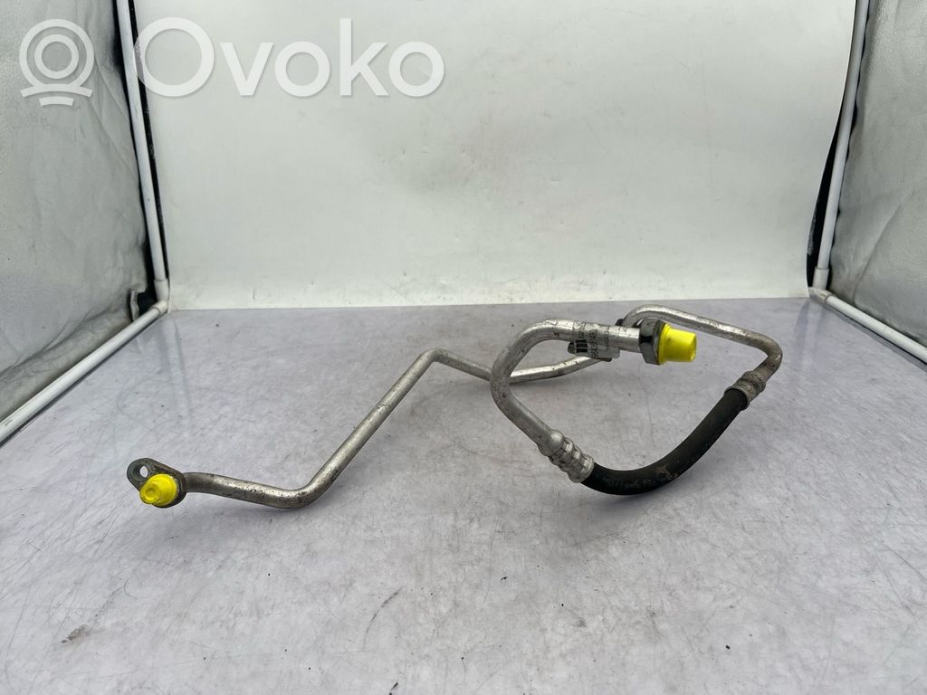 Ilmastointilaitteen putki (A/C)   647702