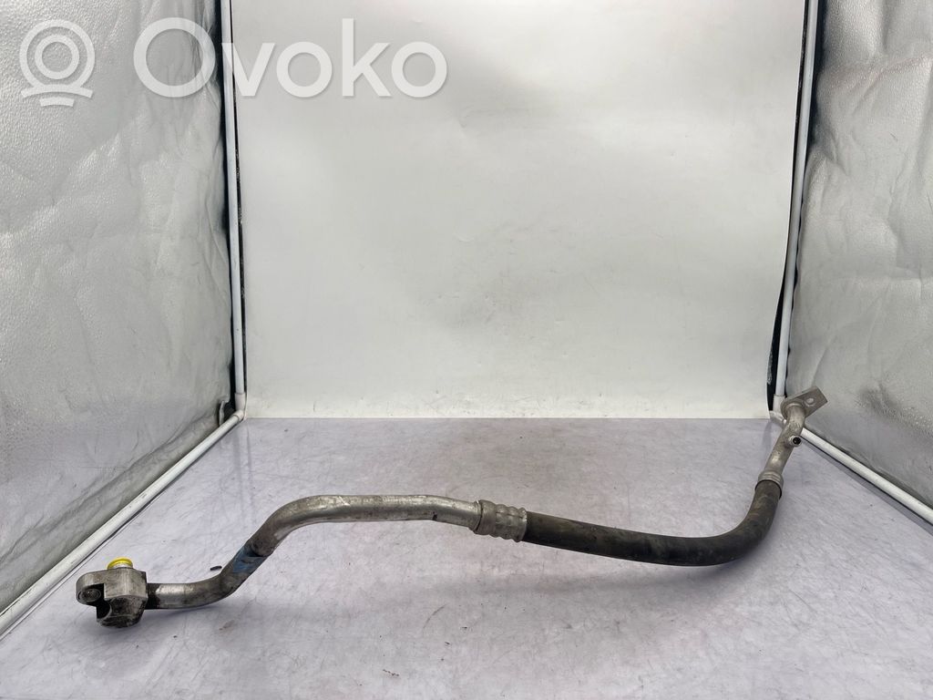 Ilmastointilaitteen putki (A/C)   2415906