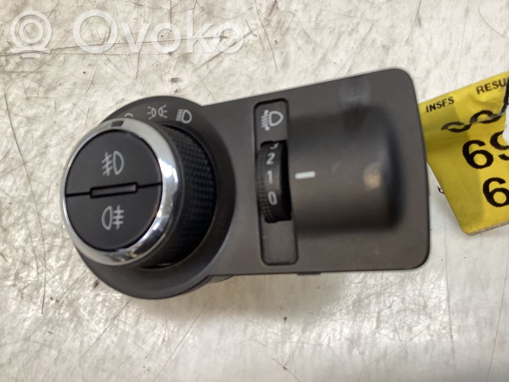 Chevrolet Aveo Headlight level height control switch 