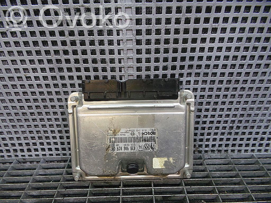 Volkswagen PASSAT B5.5 Sterownik / Moduł ECU 