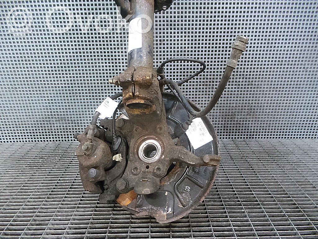 Audi A3 S3 8P Fusée d'essieu de moyeu de la roue avant