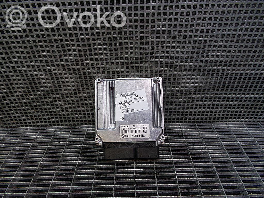 BMW 7 E65 E66 Variklio valdymo blokas 