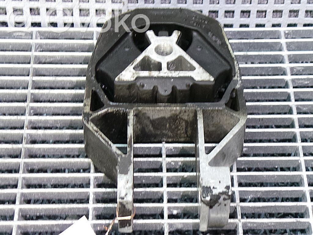 Ford Kuga I Supporto della scatola del cambio 