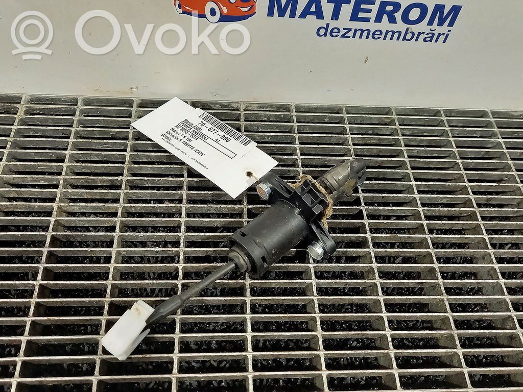 Kytkimen pääsylinteri   6R0721405A