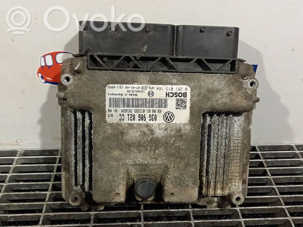 Volkswagen PASSAT B6 Engine control unit/module 