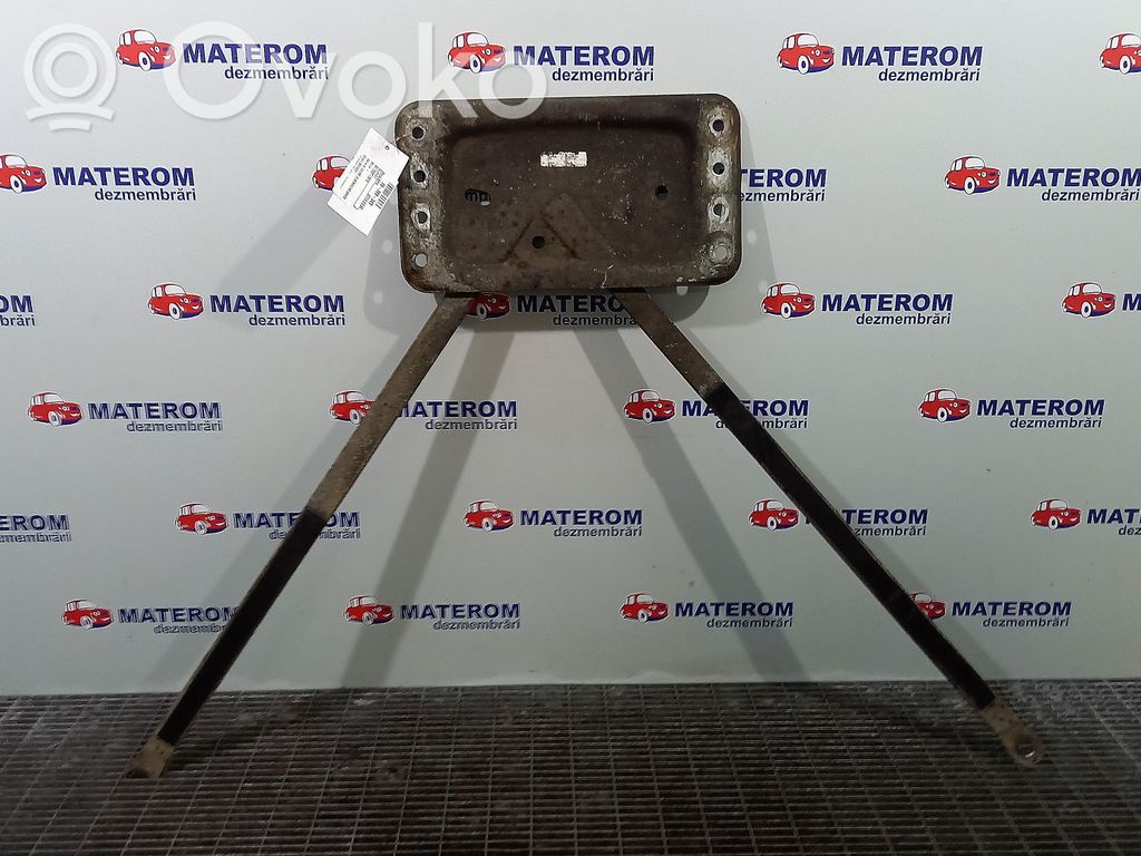 Rear differential mounting bracket   33326777637