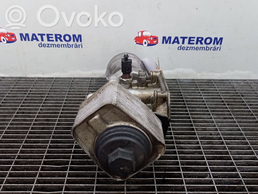 Audi A5 8T 8F Supporto di montaggio del filtro dell’olio 
