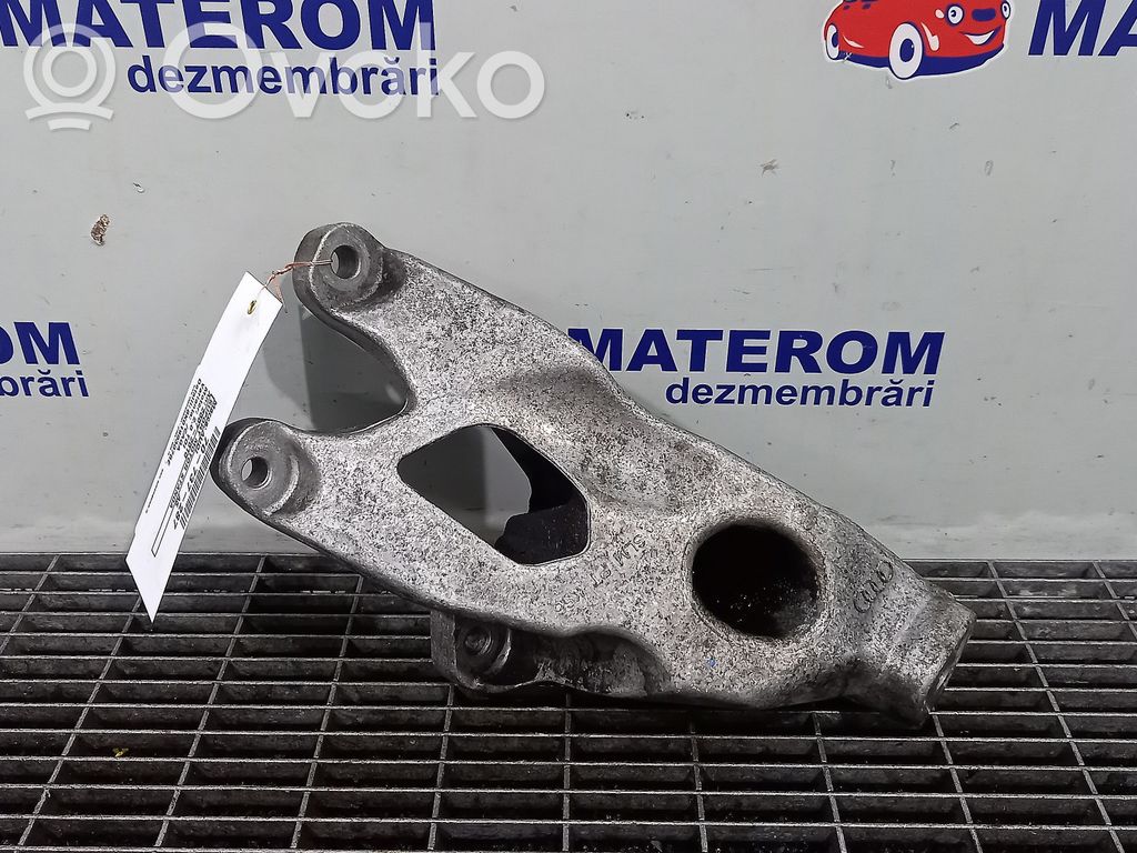 Audi A5 8T 8F Moottorin kiinnikekorvake 
