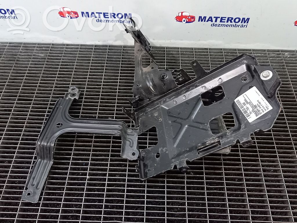 Opel Insignia B Engine mount bracket 
