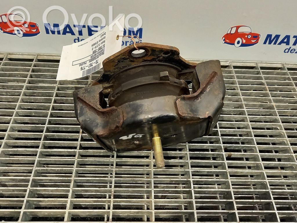 Mitsubishi Pajero Engine mount bracket 