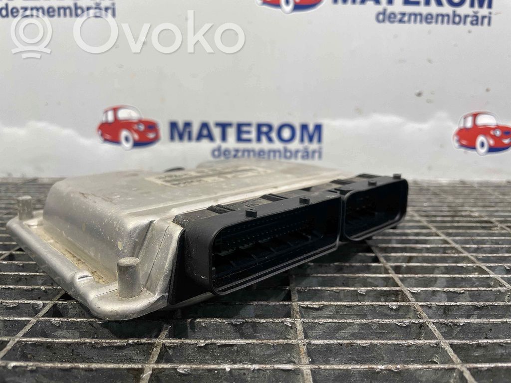 Volkswagen PASSAT B5.5 Unitate/modul de control motor 