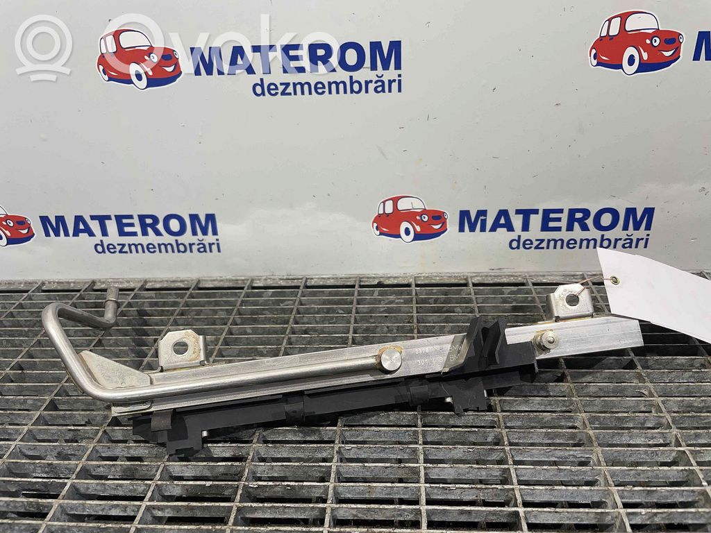 BMW 1 E81 E87 Degvielas maģistrālā caurule 