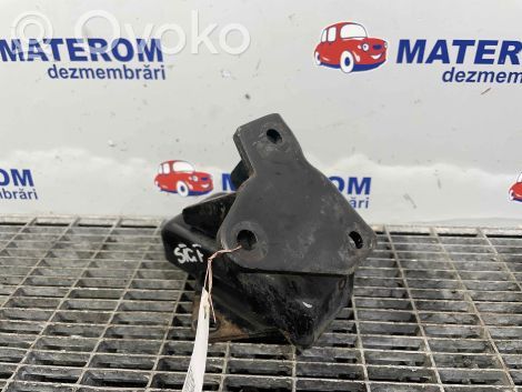 Mitsubishi L200 Engine mount bracket 