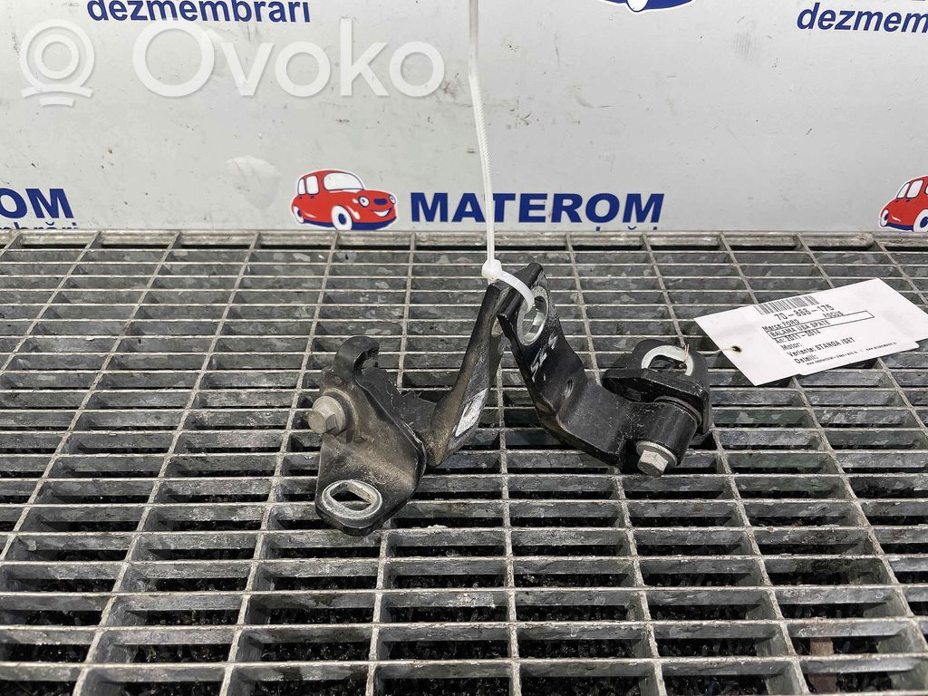 Ford Focus Tailgate/trunk/boot hinge 