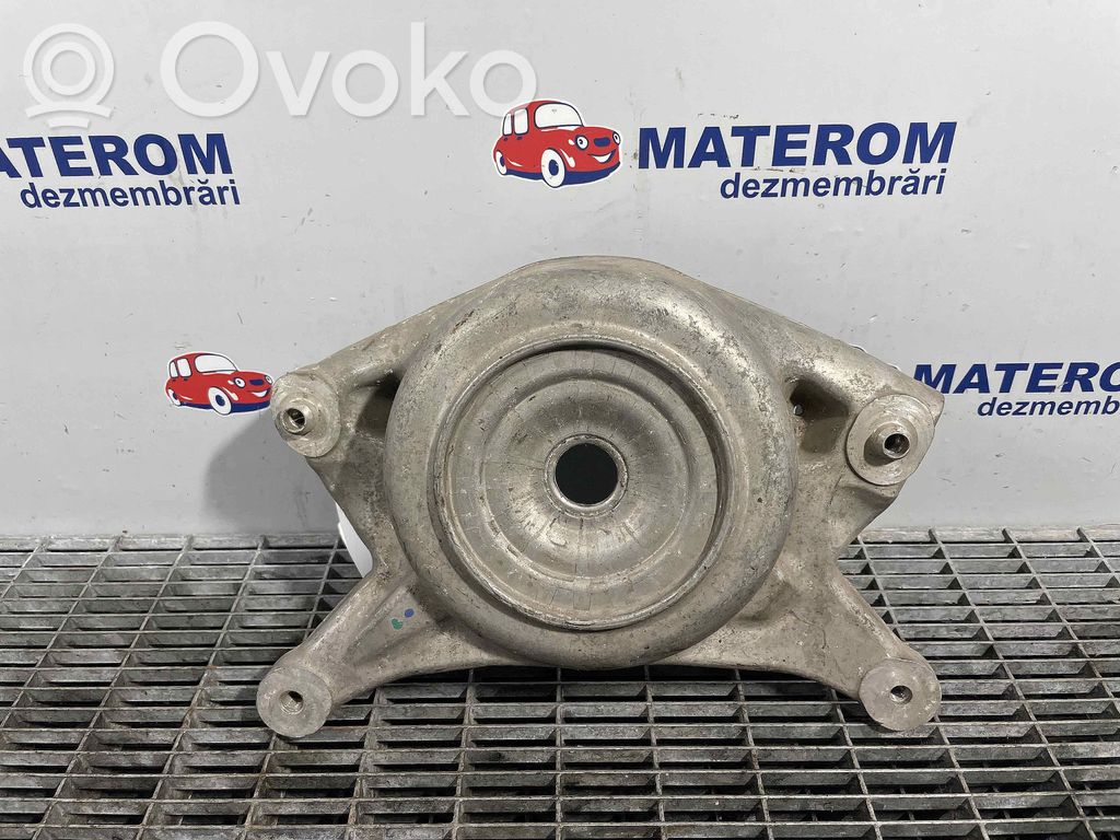 Audi A4 S4 B8 8K Ylempi etutukivarren kiinnitys 