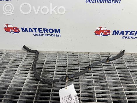 Volkswagen PASSAT B7 Manguera/tubo del retorno de combustible 