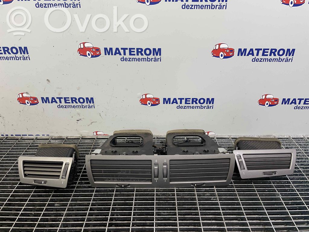 BMW 7 E65 E66 Centrinės oro grotelės 
