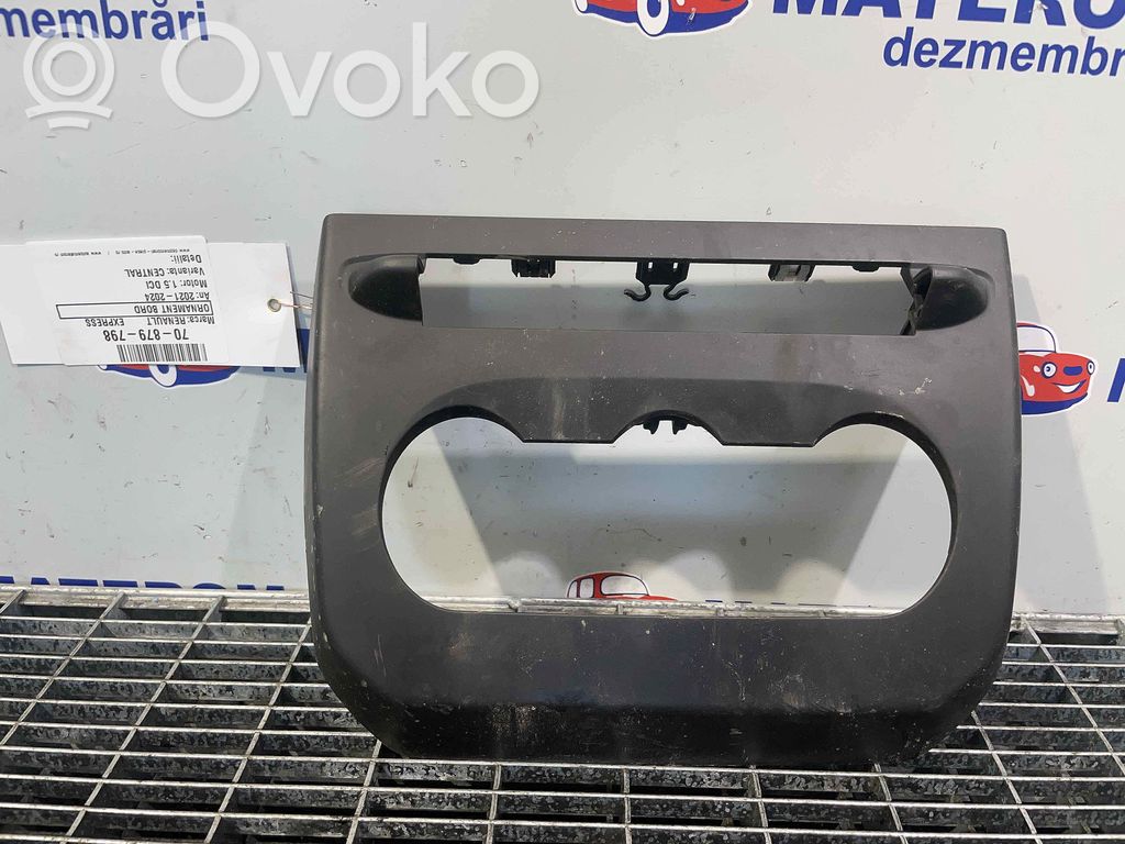 Renault Express Verkleidung Armaturenbrett Cockpit Mitte 