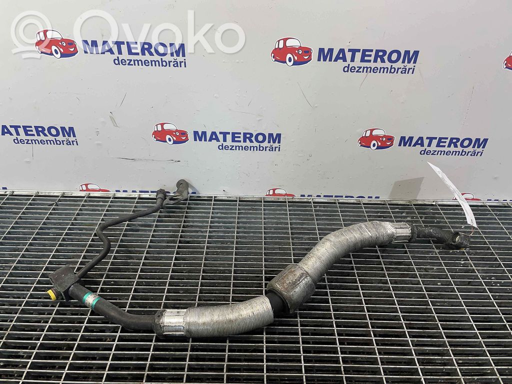 Ilmastointilaitteen putki (A/C)   6923958