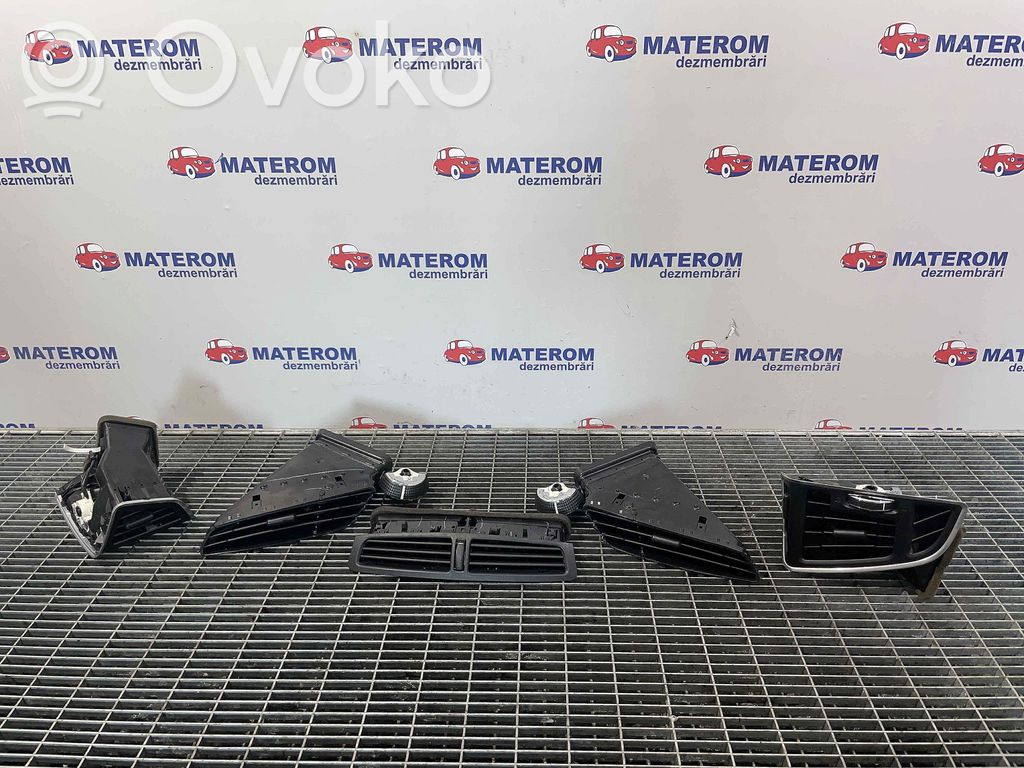 Ford Kuga II Centrālais gaisa ventilācijas režģis 