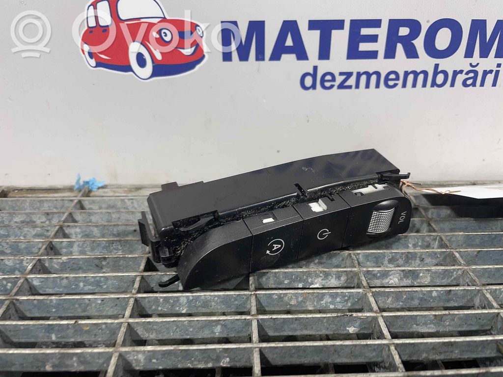 Mercedes-Benz C W205 Interruttore a pulsante start e stop motore 
