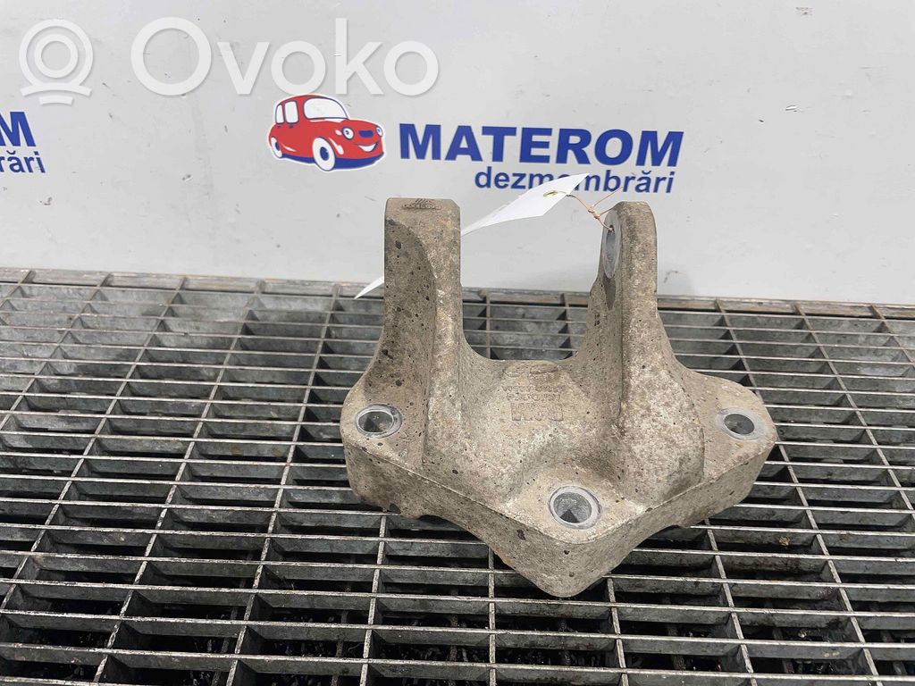 Nissan Qashqai Moottorin kiinnikekorvake