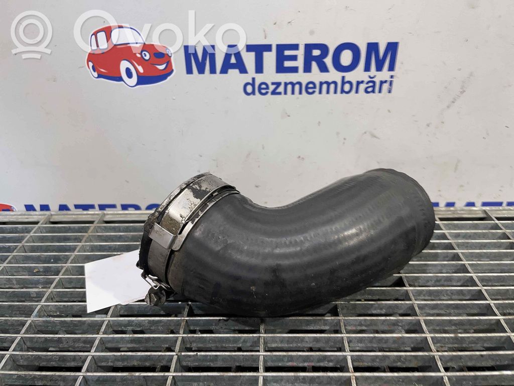 Volkswagen PASSAT B6 Tube d'admission de tuyau de refroidisseur intermédiaire