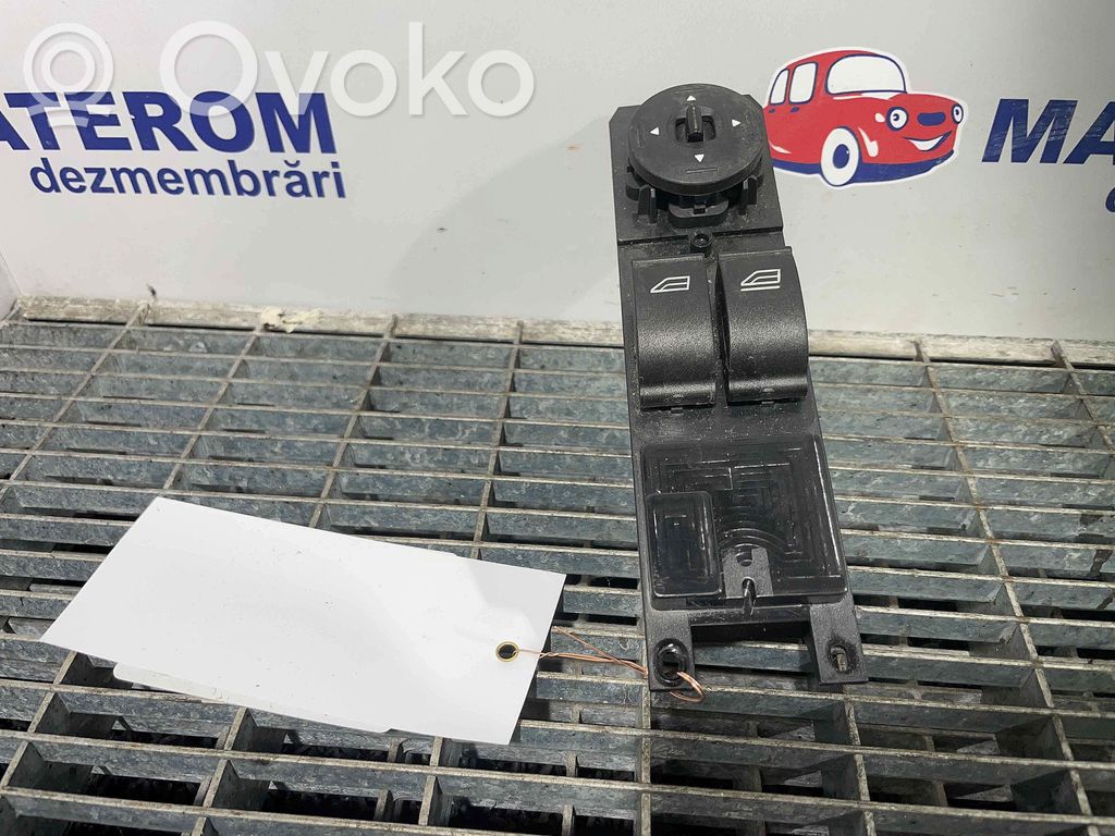 Ford Focus Przyciski szyb 