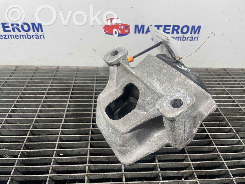Engine mount bracket   8R0199381AA