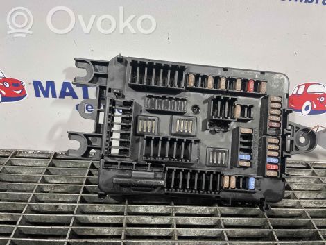 BMW 3 F30 F35 F31 Ramka / Moduł bezpieczników