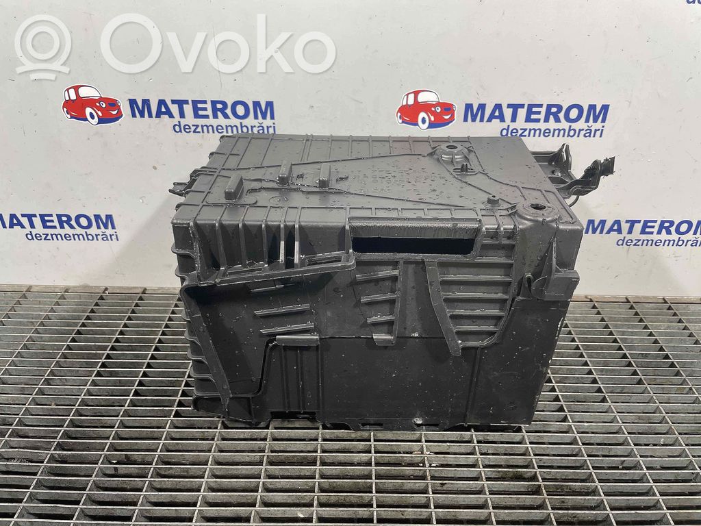 Engine mount bracket   9801801880