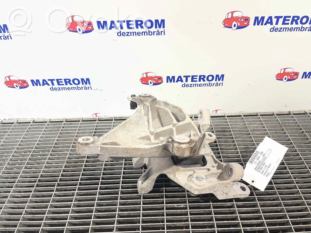 Nissan Note (E12) Gearbox mounting bracket 