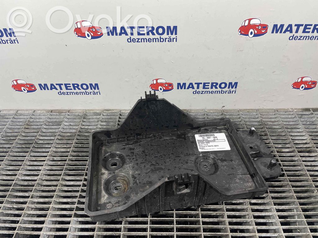 Engine mount bracket   KE7056041B