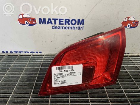 Opel Astra J Lampy tylnej klapy bagażnika 