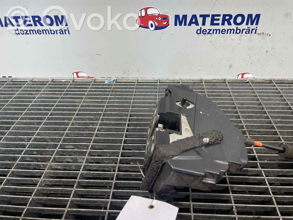 Nissan Note (E12) Takaoven lukko 