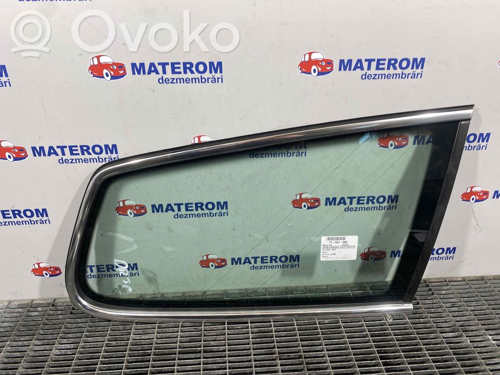 Volkswagen PASSAT B7 Finestrino laterale posteriore 