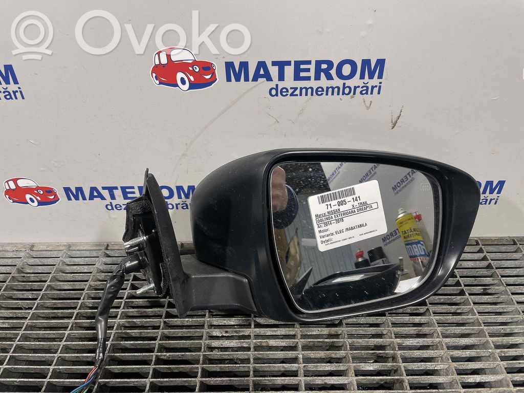 Nissan X-Trail T32 Elektryczne lusterko boczne drzwi przednich 