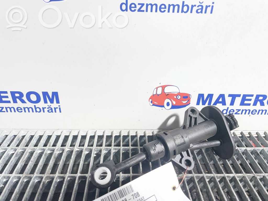 Volkswagen PASSAT B8 Pompa della frizione