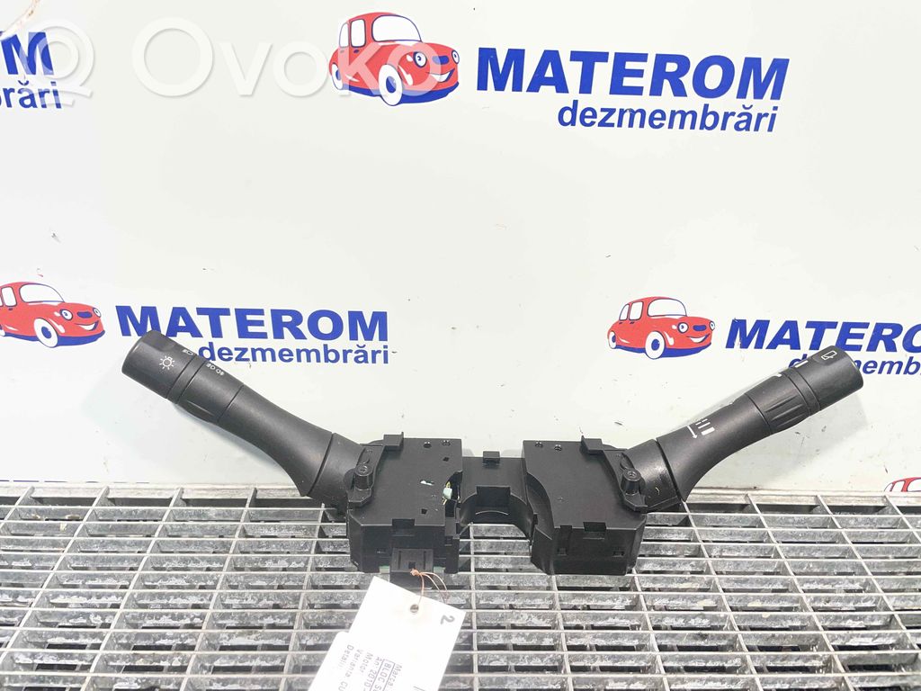 Nissan Juke I F15 Leva indicatori