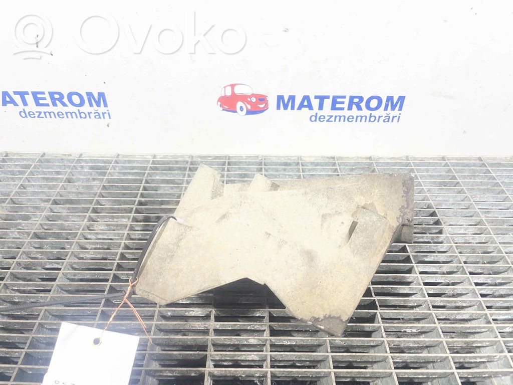 Volkswagen Amarok Engine mount bracket 