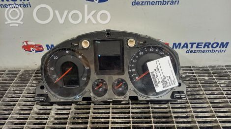 Volkswagen PASSAT B7 Licznik / Prędkościomierz 