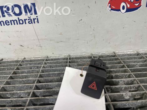 Nissan Qashqai Botón interruptor de luz de peligro 