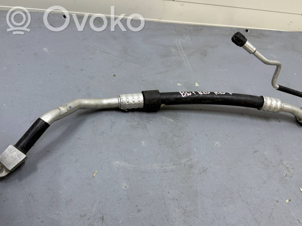 Audi A4 S4 B9 8W Tubo flessibile aria condizionata (A/C) 