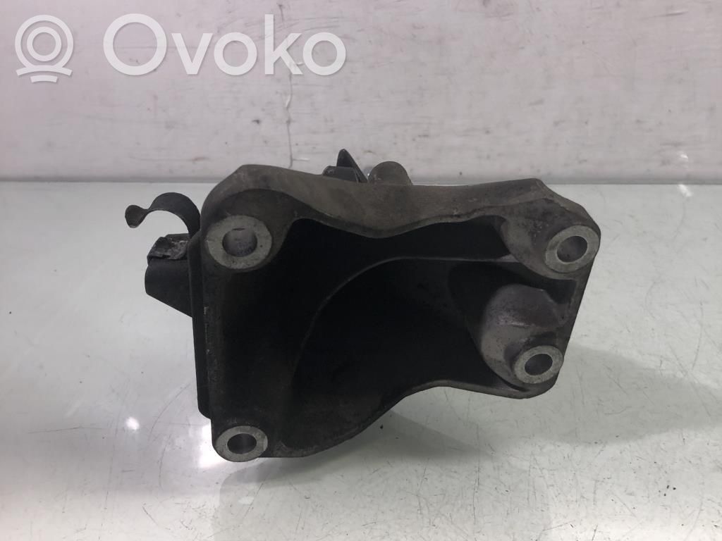 BMW 1 E81 E87 Engine mount bracket 